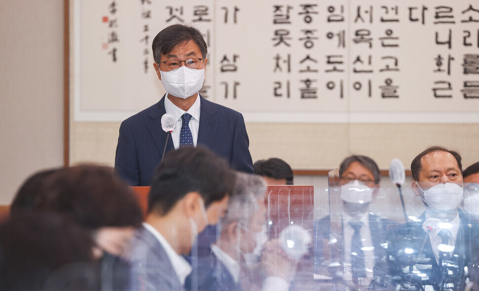 Choe Jae-hae, the chair of the Board of Audit and Inspection, delivers an administrative report to the National Assembly’s Legislation and Judiciary Committee on Aug. 22. (Yonhap News)