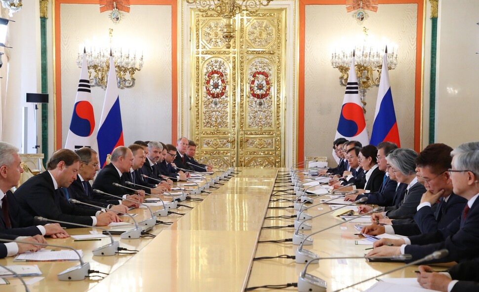 South Korean President Moon Jae-in speaks with Russian President Vladimir Putin (left) during their extended summit at the Grand Kremlin Palace in Moscow on June 22. (Yonhap News)