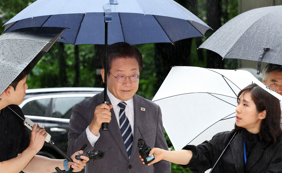 이재명, 법카 의혹 소환 통보에 “무도한 정권의 치졸한 보복” - 한겨레