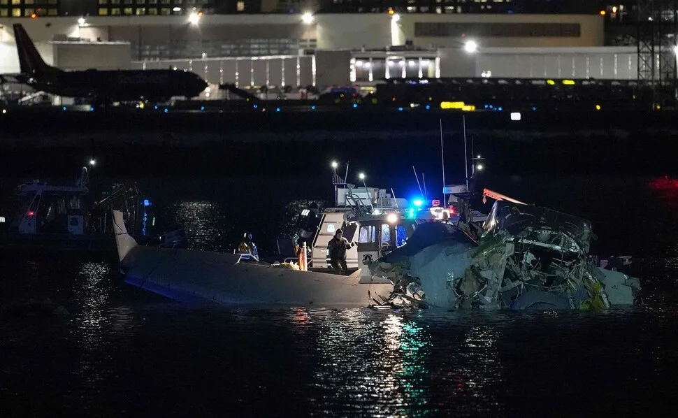 アメリカ旅客機-ヘリ衝突…67人墜落した川 