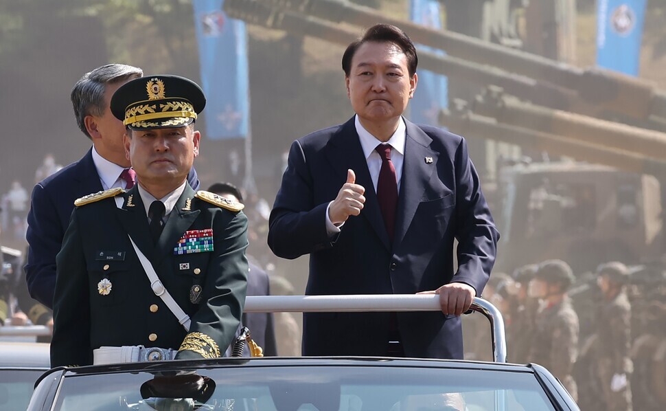 President Yoon Suk-yeol of South Korea gives a thumbs up while riding in a motorcade for Armed Forces Day on Oct. 1, 2023. (Yonhap)