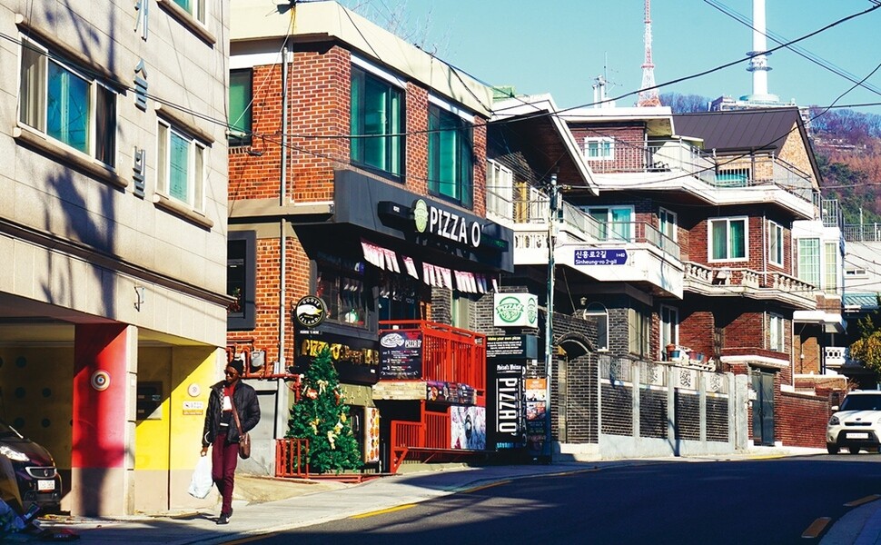 Cafes and eateries in lower Haebangchon