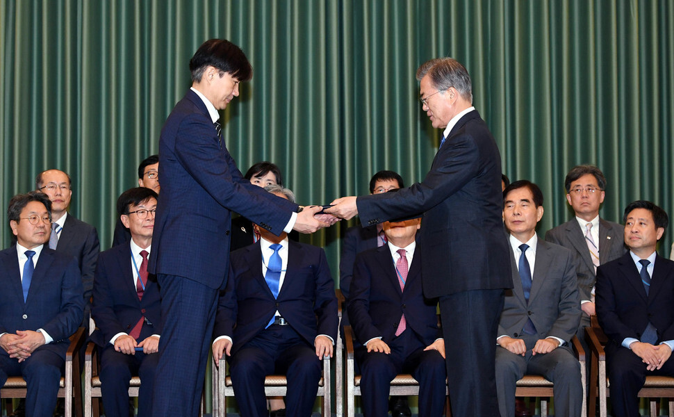 South Korean President Moon Jae-in officially appoints Justice Minister Cho Kuk at the Blue House on Sept. 9. (Blue House photo pool)