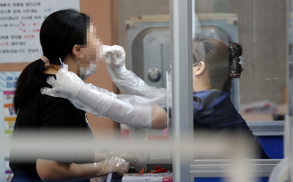 Congregation members at a church in Seoul’s Gwanak District get tested at a local screening clinic on June 29 after a COVID-19 transmission cluster was discovered at their church.