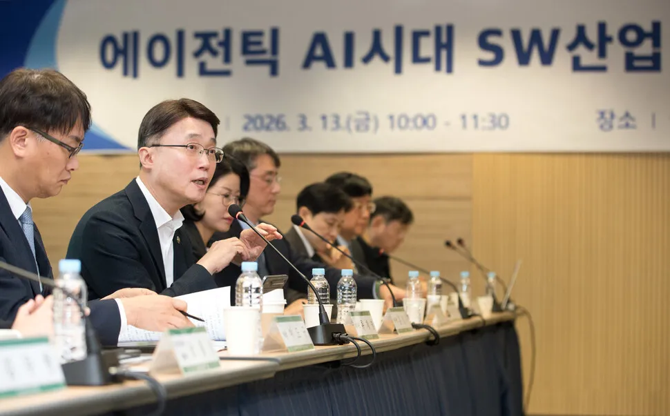 에이전틱 AI 시대, 인재의 조건은 '코딩'보다 '소통·분야 전문지식... - 뉴스 썸네일 이미지