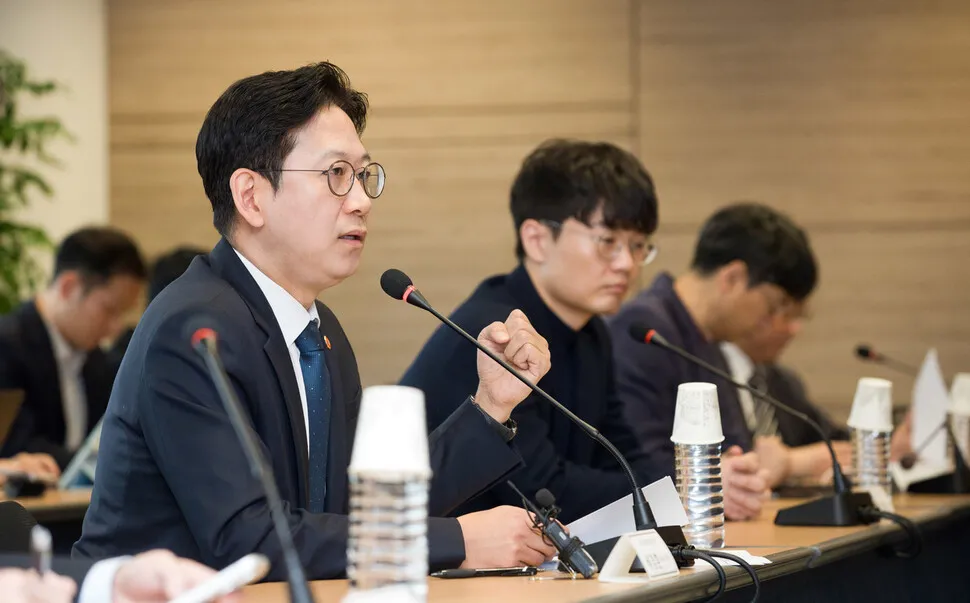 배경훈 "AI, 독자성 논란 떠나 세계적 수준 못 만들면 무의미...2~3년이... - 뉴스 썸네일 이미지