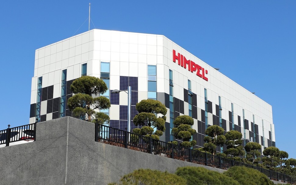 Himpel Factory No. 3 in Hwaseong, Gyeonggi Province, South Korea’s first zero-energy factory. (provided by the Ministry of Land, Infrastructure and Transport)