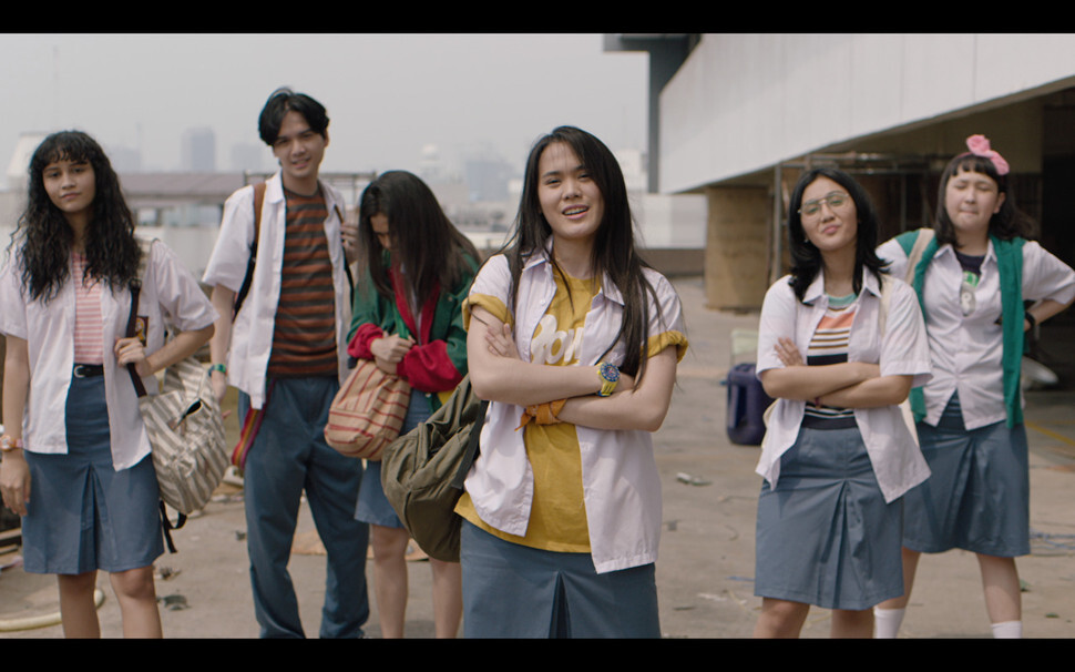 A scene from the film “Bebas,” an Indonesian remake of the Korean film “Sunny.” (provided by CJ ENM