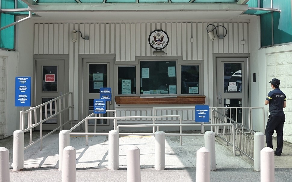 The window for issuing visas at the US Embassy in Seoul. (Yonhap News)