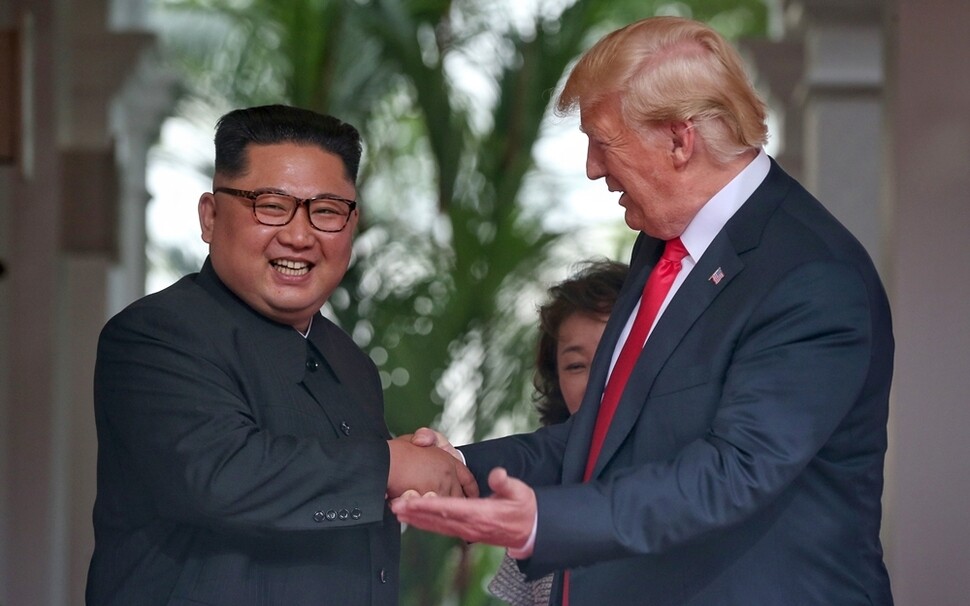 US President Donald Trump (right) greets North Korean leader Kim Jong-un at the Capella hotel on Singapore’s Sentosa island before the first-ever North Korea-US summit on June 12. (provided by The Straits Times/AFP/Yonhap News)