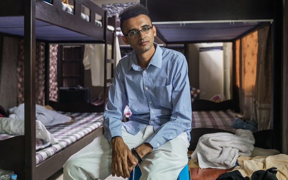 제주 외국인·출입국청으로부터 난민 지위를 인정받은 이스마일(30). 이스마일은 예멘에서 신문기자로 활동했다. 박승화 기자