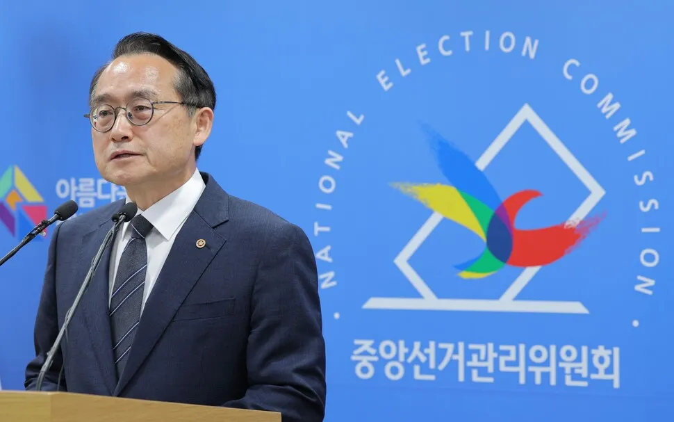 공식회의 없이...선관위 '투표지 줄이기' 사무총장 전결로 결정 - 뉴스 썸네일 이미지