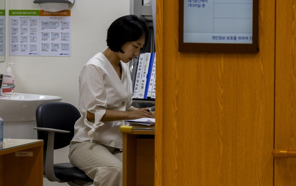 1형당뇨인 정담빈씨가 서울 종로구 강북삼성병원에서 진료 상담을 받고 있다. 김진수 선임기자