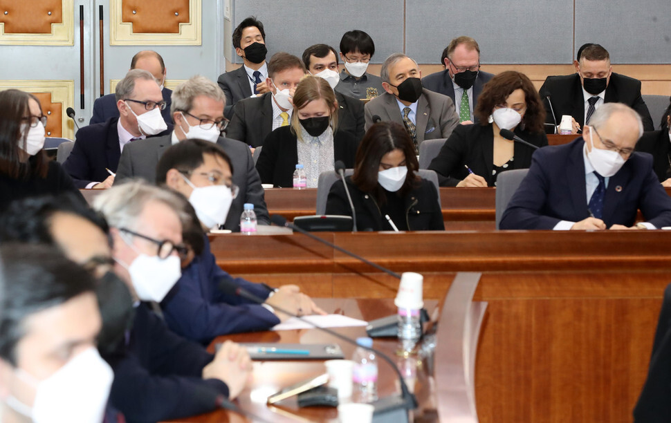 Ambassadors based in Seoul, including US Ambassador to South Korea Harry Harris, listen to a presentation by South Korean Foreign Minister Kang Kyung-wha about the South Korean government’s preventative measures to fight the novel coronavirus outbreak at the National Assembly on Mar. 6. (photo pool)