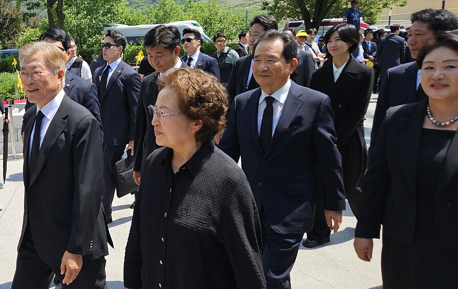 노무현 전 대통령 서거 15주기 추도식…시민도 여야도 한데 모여