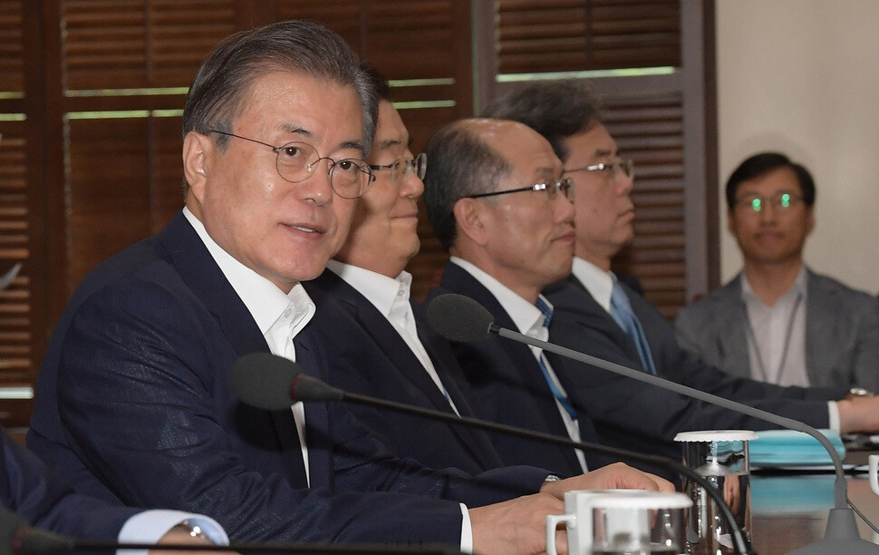 South Korean President Moon Jae-in presides over a meeting with senior secretaries and aides at the Blue House on Aug. 19. (Blue House photo pool)