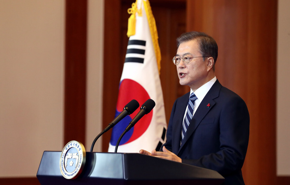 South Korean President Moon Jae-in gives his New Year’s address at the Blue House on Jan. 7. (Yonhap News)