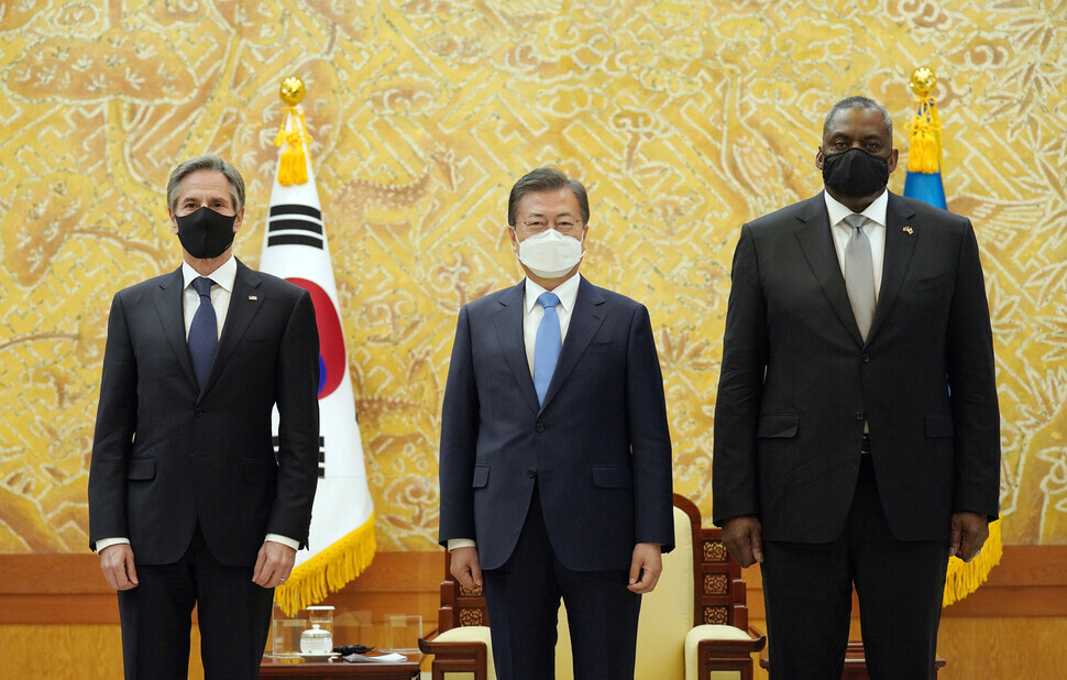 US Secretary of State Antony Blinken, South Korean President Moon Jae-in and US Defense Secretary Lloyd Austin pose for a portrait before their meeting at the Blue House Thursday. (Yonhap News)