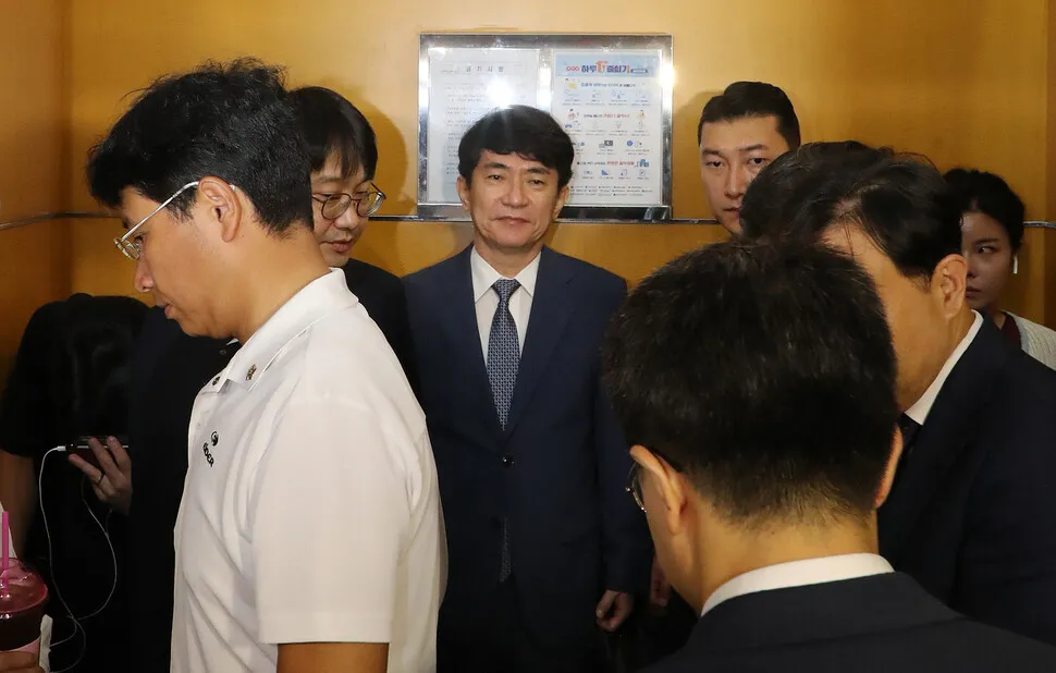 '비상장주식 뒷북 신고' 이균용...배당금 3년간 1억7천만원 - 뉴스 썸네일 이미지