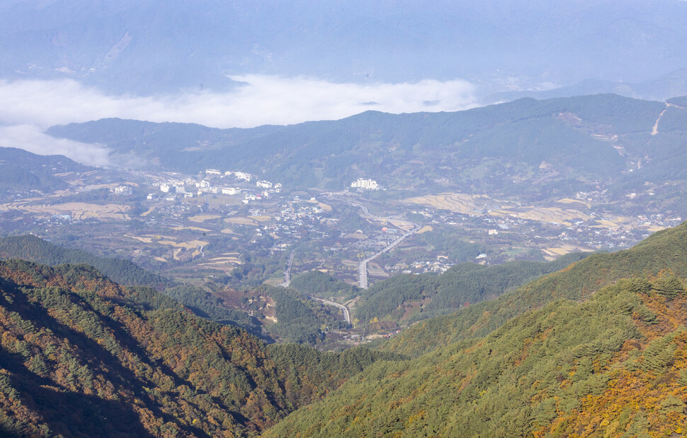 지리산 성삼재에서 본 풍경. 김진수 선임기자 jsk@hani.co.kr