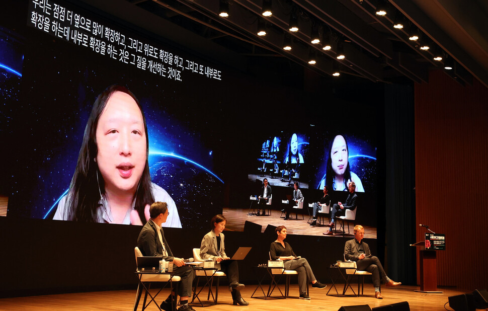 지난 6월 개최된 제4회 한겨레 사람과 디지털 포럼에서 ‘AI는 민주주의를 어떻게 해킹하는가’를 주제로 토론을 하고 있다. 신소영 기자 viator@hani.co.kr