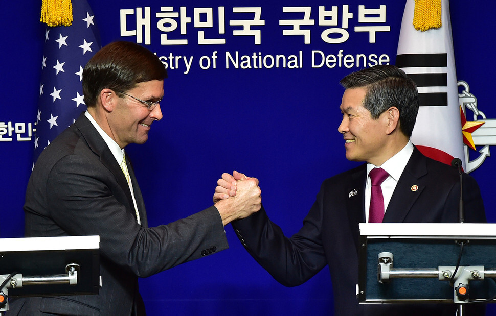 South Korean Defense Minister Jeong Kyeong-doo and US Defense Secretary Mark Esper pose for a photo after their joint press conference on the 51st South Korea-US Security Consultative Meeting (SCM) at the Ministry of National Defense in Seoul on Nov. 15. (Defense ministry photo pool)