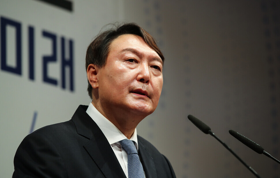 Former Prosecutor General Yoon Seok-youl speaks during a press conference Tuesday at the Yun Bong-gil Memorial Hall in Seoul. (pool photo)