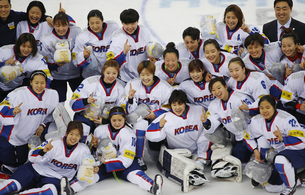 The Korean women’s ice hockey team is aiming to win at least one match at the 2018 Winter Olympics in Pyeongchang. (Yonhap News)