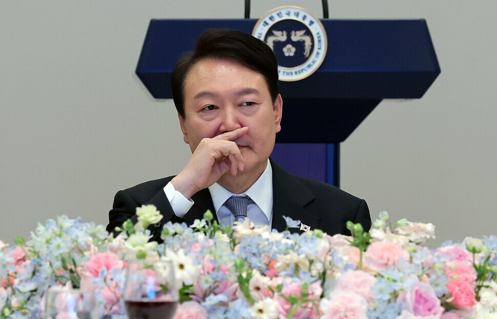 President Yoon Suk-yeol wipes his nose during a luncheon with CEOs of companies that have created jobs, held at the Blue House guest house on March 14. (presidential office pool photo)