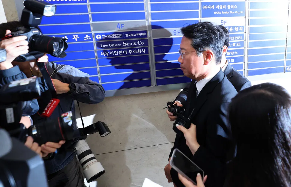 [포토] “임상시험 참여자에게 사과하라”…거센 항의 받는 김승원 후보자