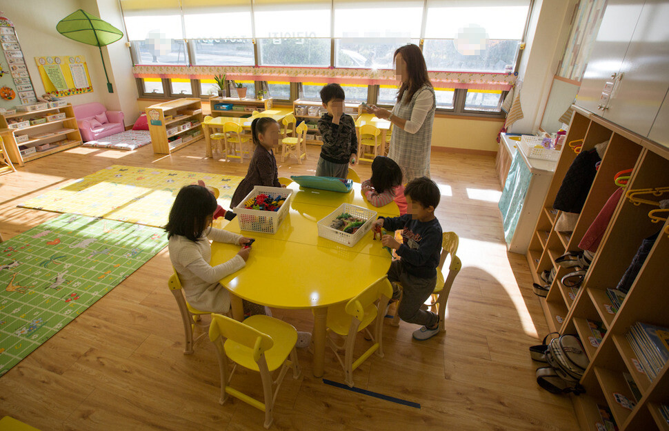 어린이집 교사 인건비 국공립만 지원…헌재 “합리적 차별” : 사회일반 : 사회 : 뉴스 : 한겨레