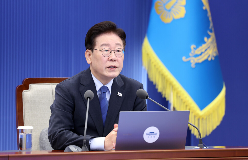 이재명 대통령이 11일 청와대에서 열린 수석보좌관회의에서 발언하고 있다. 연합뉴스
