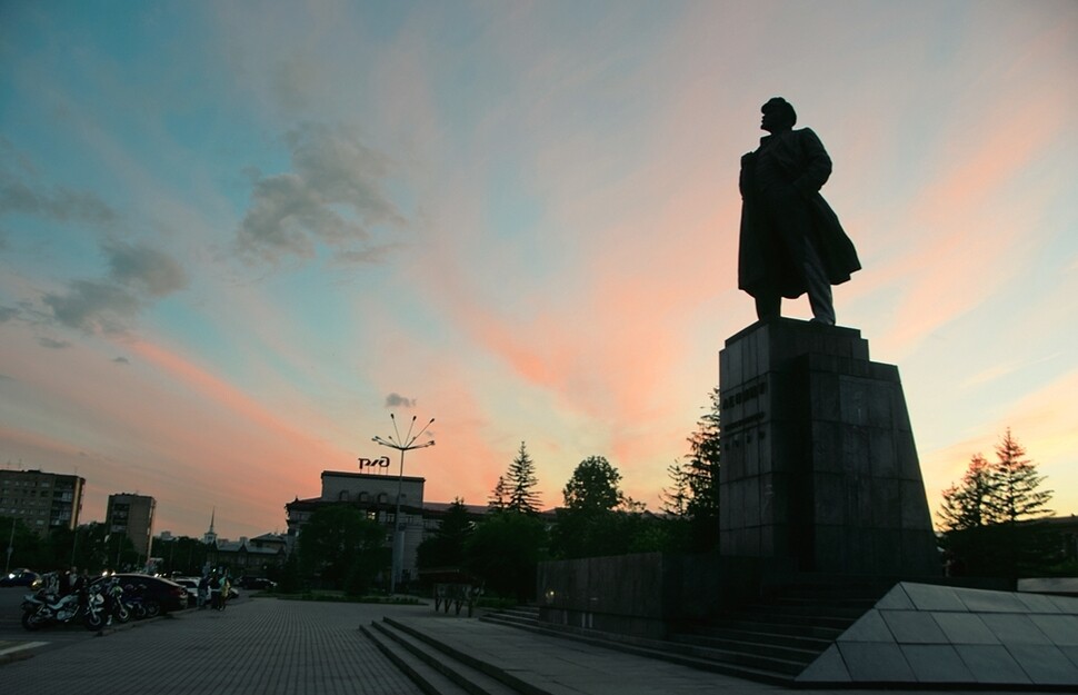 크라스노야르스크에 유배됐던 레닌의 동상이 중앙광장에 세워져 있다.