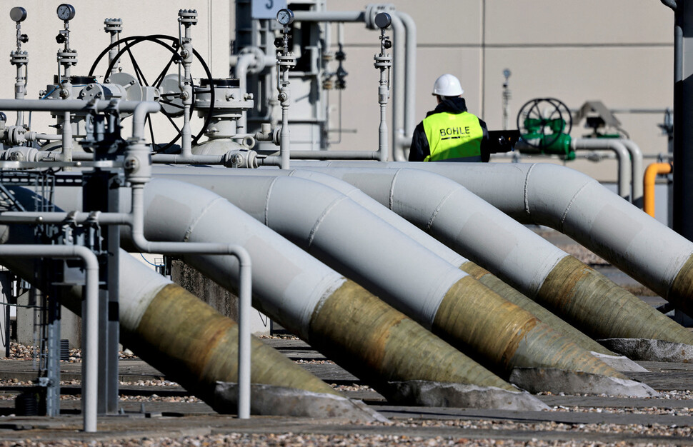 러시아는 최근 시설 정비를 이유로 독일로 연결되는 가스관 노르트스트림의 가스 공급을 중단했다. 사진은 지난 3월 촬영한 노르트스트림1 가스관 모습. 루프민(독일)/로이터 연합뉴스