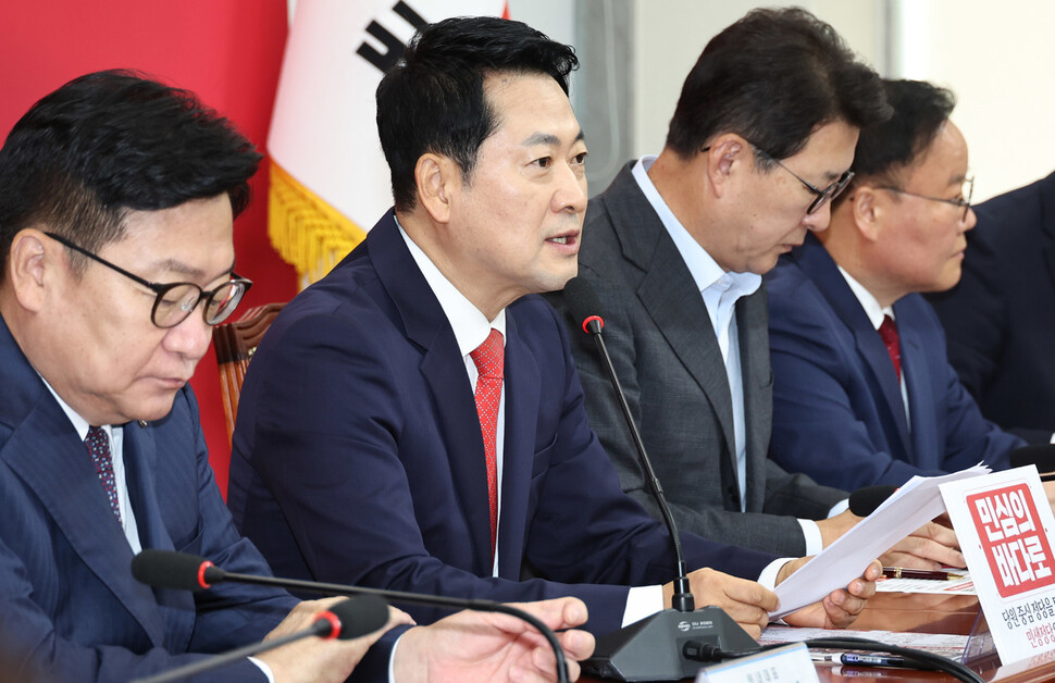 장동혁 국민의힘 대표가 3일 국회에서 열린 최고위원회의에서 발언하고 있다. 윤운식 선임기자 yws@hani.co.kr