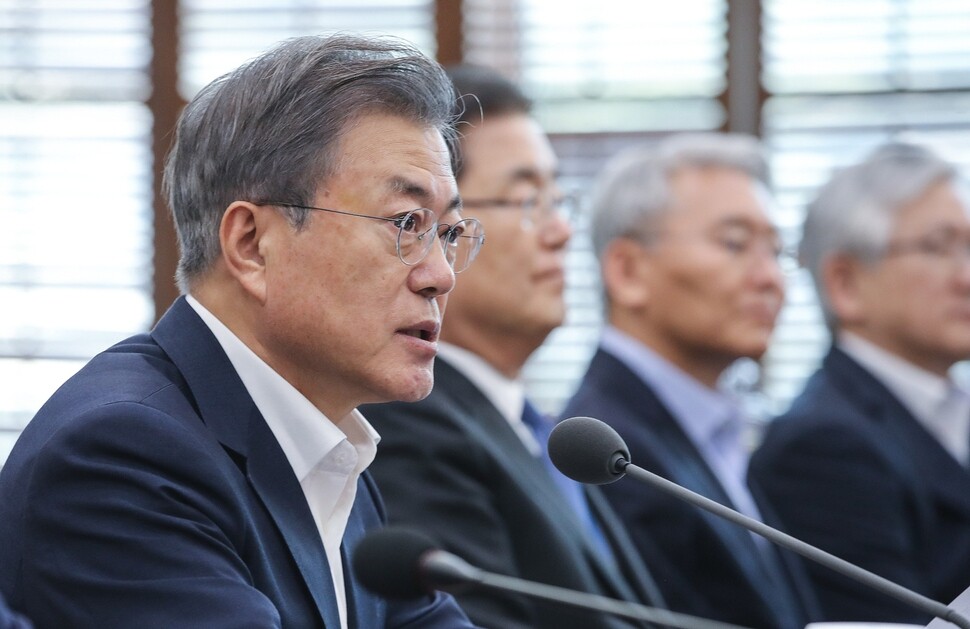 South Korean President Moon Jae-in presides over a meeting at the Blue House with senior secretaries and aides on Feb. 25. (Blue House photo pool)