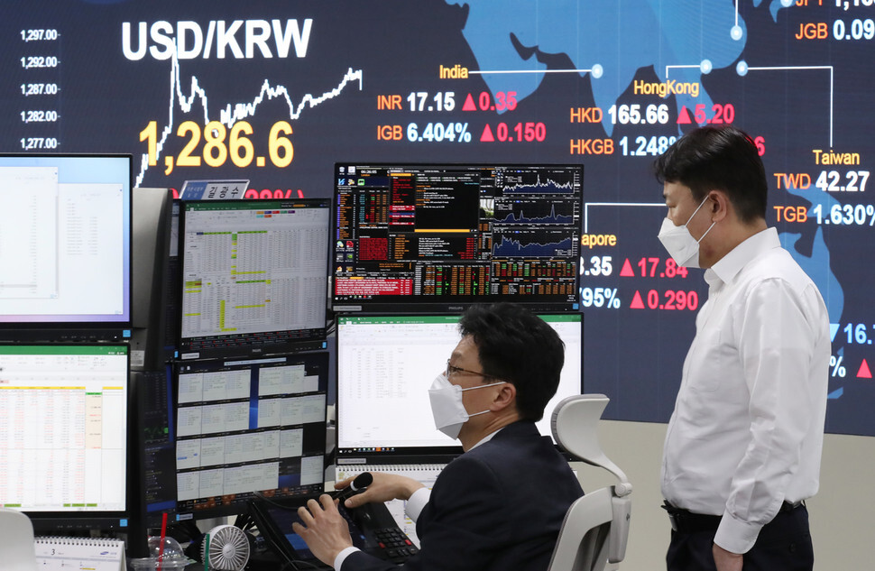 The KB Kookmin Bank trading room in Seoul on Mar. 19, the day when the KOSPI index fell below 1500 and the Korean won fell in value against the US dollar to the lowest point since 2009.