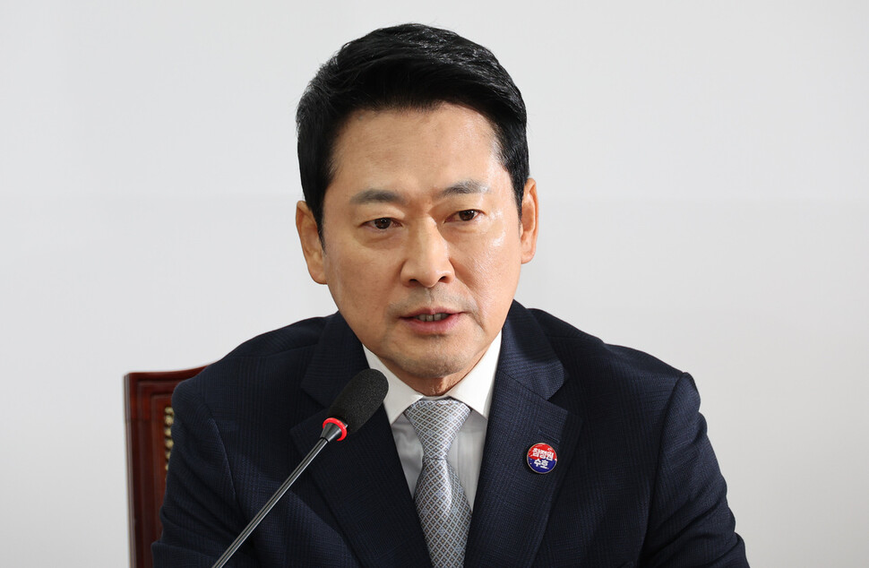 장동혁 국민의힘 대표가 13일 오전 국회에서 열린 최고위원회의에 참석해 이야기하고 있다. 김정효 기자 hyopd@hani.co.kr