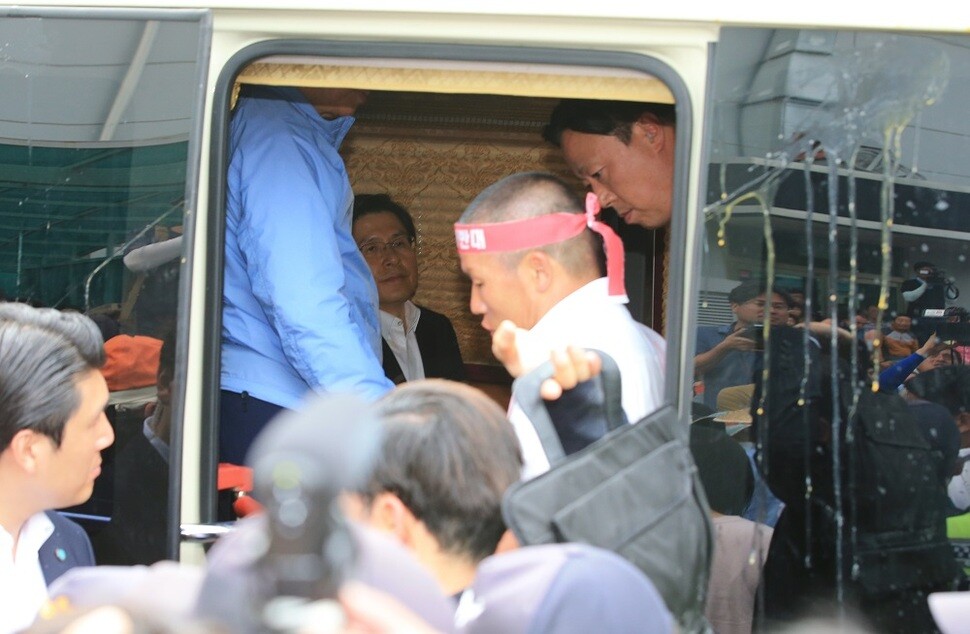 Prime Minister Hwang Kyo-ahn (centre) inside a bus in Seongju