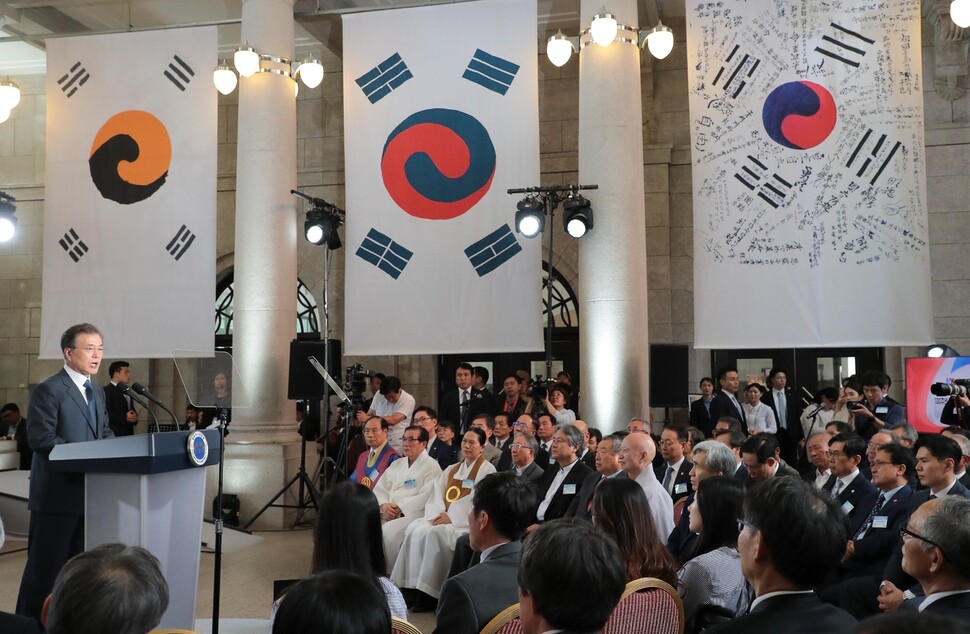 South Korean President Moon Jae-in offers his support at the launching ceremony for the Presidential Committee to Commemorate the 100th Anniversary of the Mar. 1 Movement and the Establishment of the Provisional Government of the Republic of Korea at Cultural Station Seoul 284 on July 3. (Blue House photo pool)