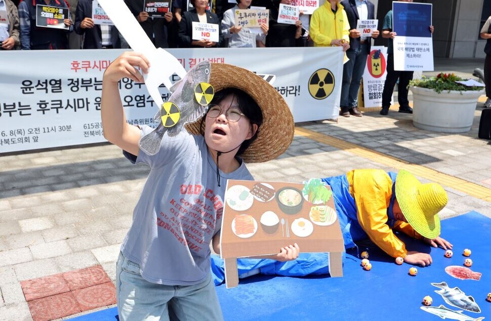 During a press conference on June 8 in front of the provincial office, civic and social groups from North Jeolla Province carry out a performance in protest of the Japanese government’s plans to dump irradiated water from the Fukushima Daiichi nuclear power plant into the ocean. (Yonhap)
