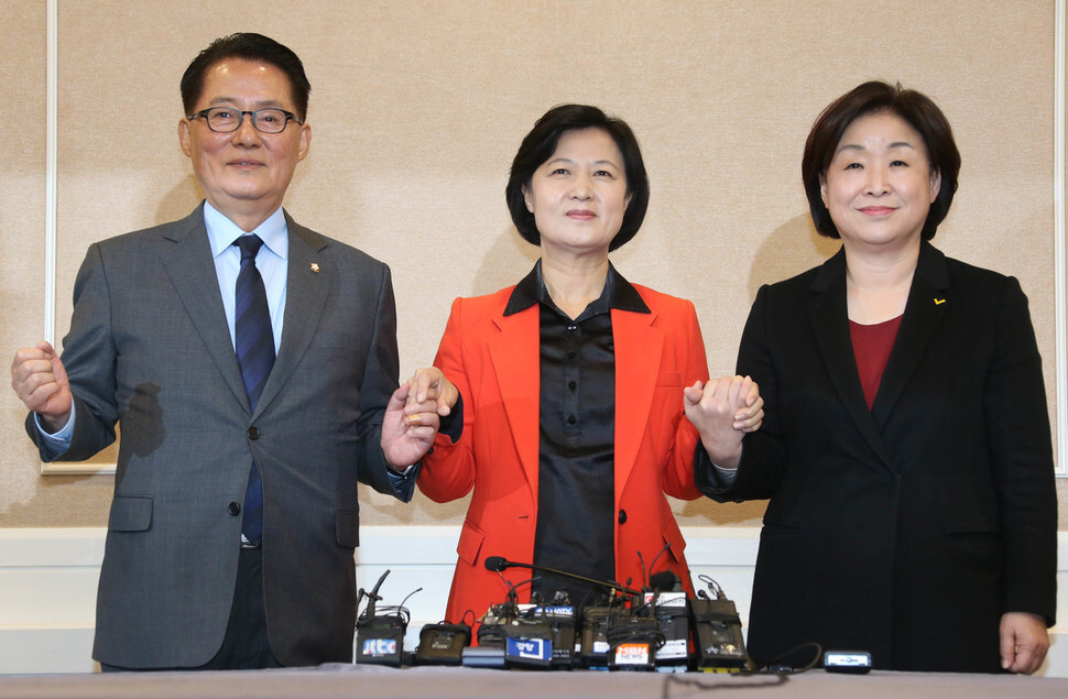 The leaders of the three main opposition parties meet at the National Assembly to discuss a plan for the impeachment of President Park Geun-hye after Park’s third public address