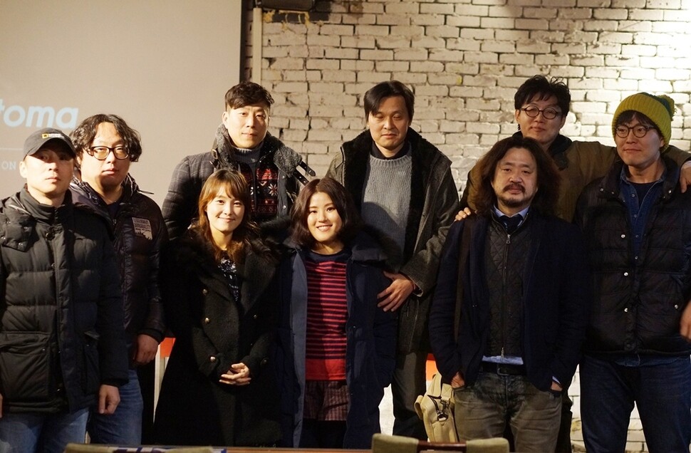 2015년 1월 <김어준의 파파이스> 출연자와 제작진이 함께 사진을 찍었다. 한겨레TV