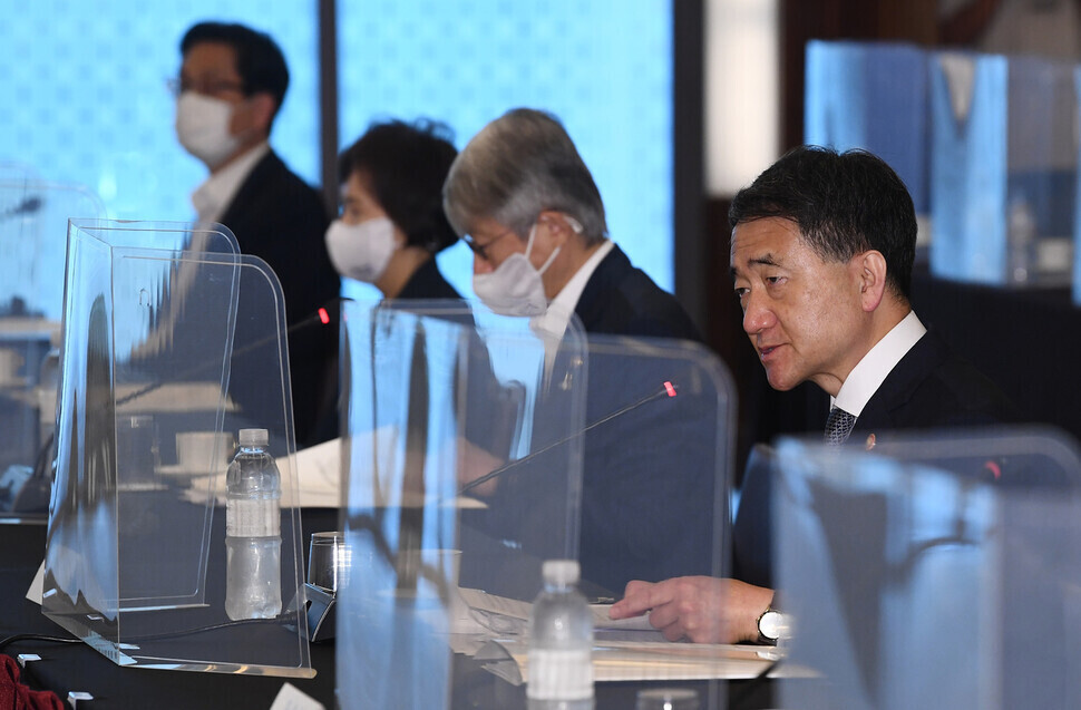 Health Minister Park Neung-hoo speaks during a government meeting on vaccine development for COVID-19 at the Westin Chosun Seoul hotel on Aug. 21. (Yonhap News)