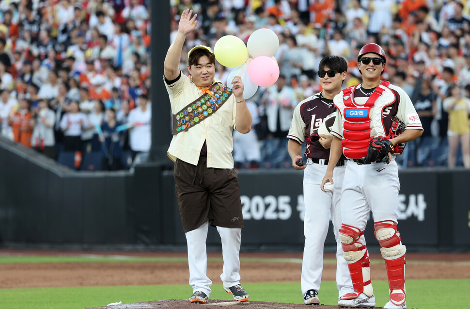 SSG Randers, I am on the mound at the 2025 Shinhan SOL Bank KBO All -Star Game held at Hanwha Life Ball Park on the 12th. Yonhap News