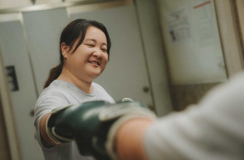 영화 ‘맵고 뜨겁게’에서 주인공 러잉의 감량 전 모습. 넷플릭스 제공