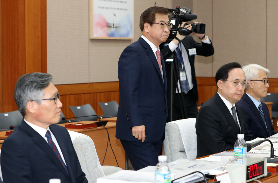 National Intelligence Service Director Suh Hoon during a parliamentary audit on Nov. 4. (National Assembly photo pool)