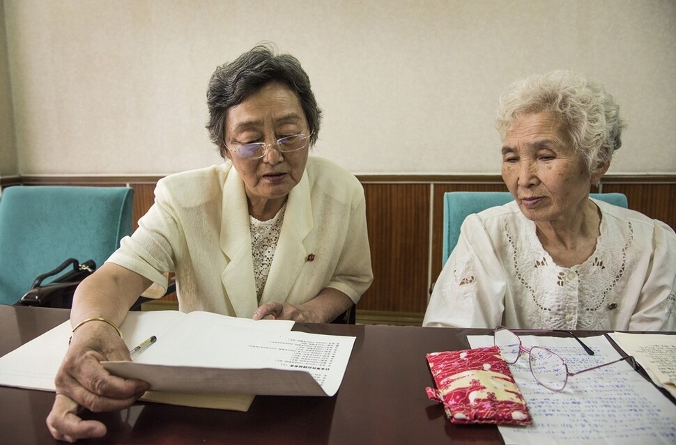 왼쪽 박문숙 씨, 오른쪽 리계선 씨