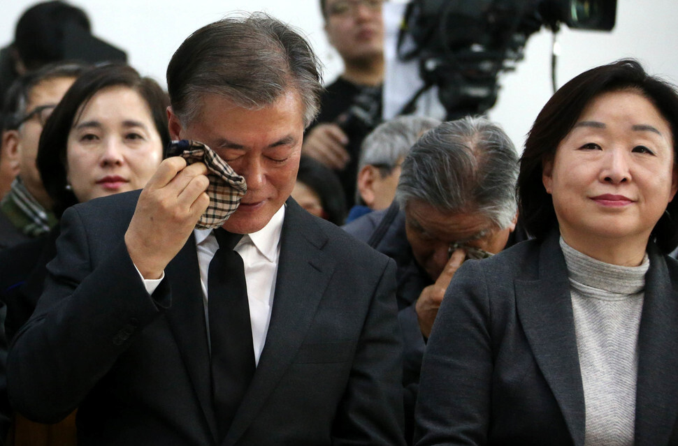 Former Minjoo Party of Korea leader Moon Jae-in wipes away a tear at a ceremony to mark the first anniversary of the death of philosopher Shin Young-bok