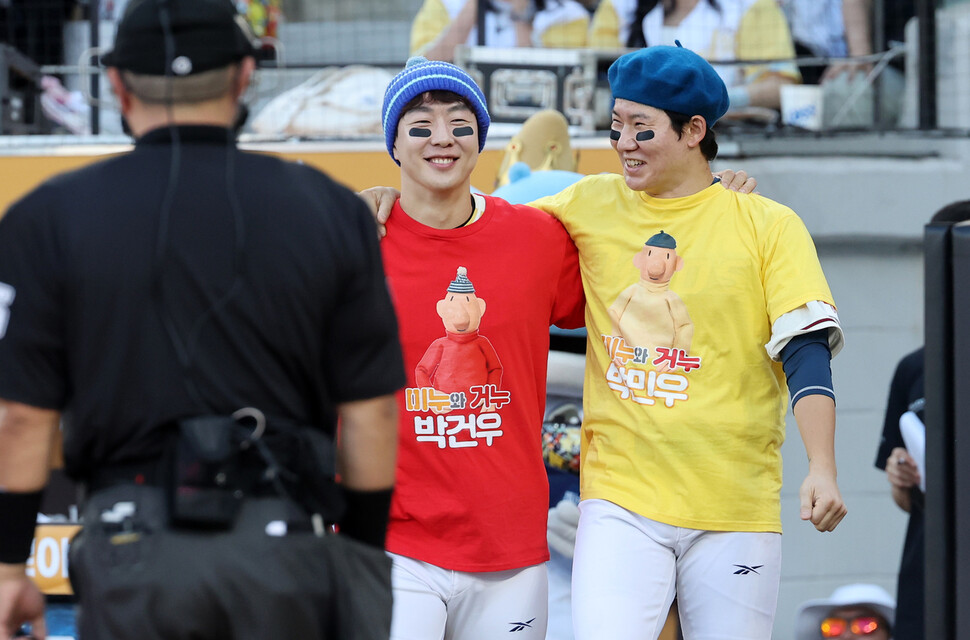 NC Dinos Park Gun -woo and Park Min -woo are performing at the 2025 Shinhan SOL Bank KBO All -Star Game held at the Hanwha Life Ball Park in Daejeon on the 12th. Yonhap News